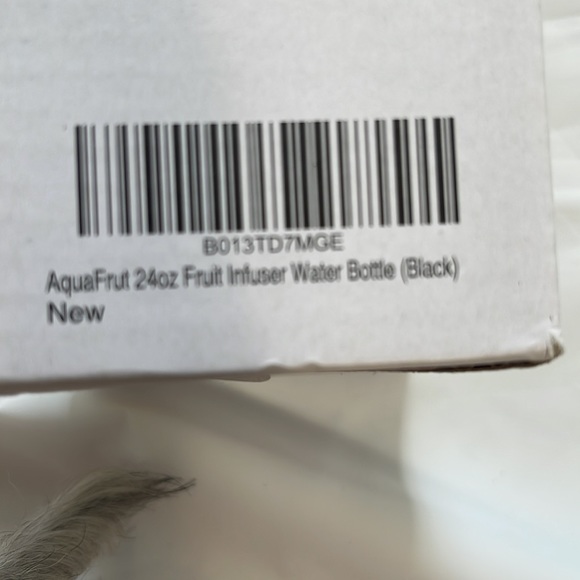 Aqua Frut fruit infuser bottle. NIB. Add any fruits/veggies for a flavor burst - Picture 5 of 7